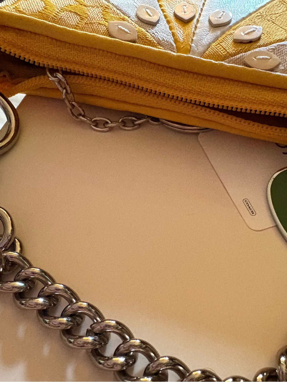 NWT Y2K 2006 VINTAGE COACH YELLOW & CREAM LEMON FRUIT WRISTLET COIN CLUTCH - Picture 5 of 9